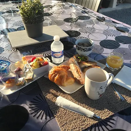 La Croisee D Avec Sanitaires Partages Homestay Guereins